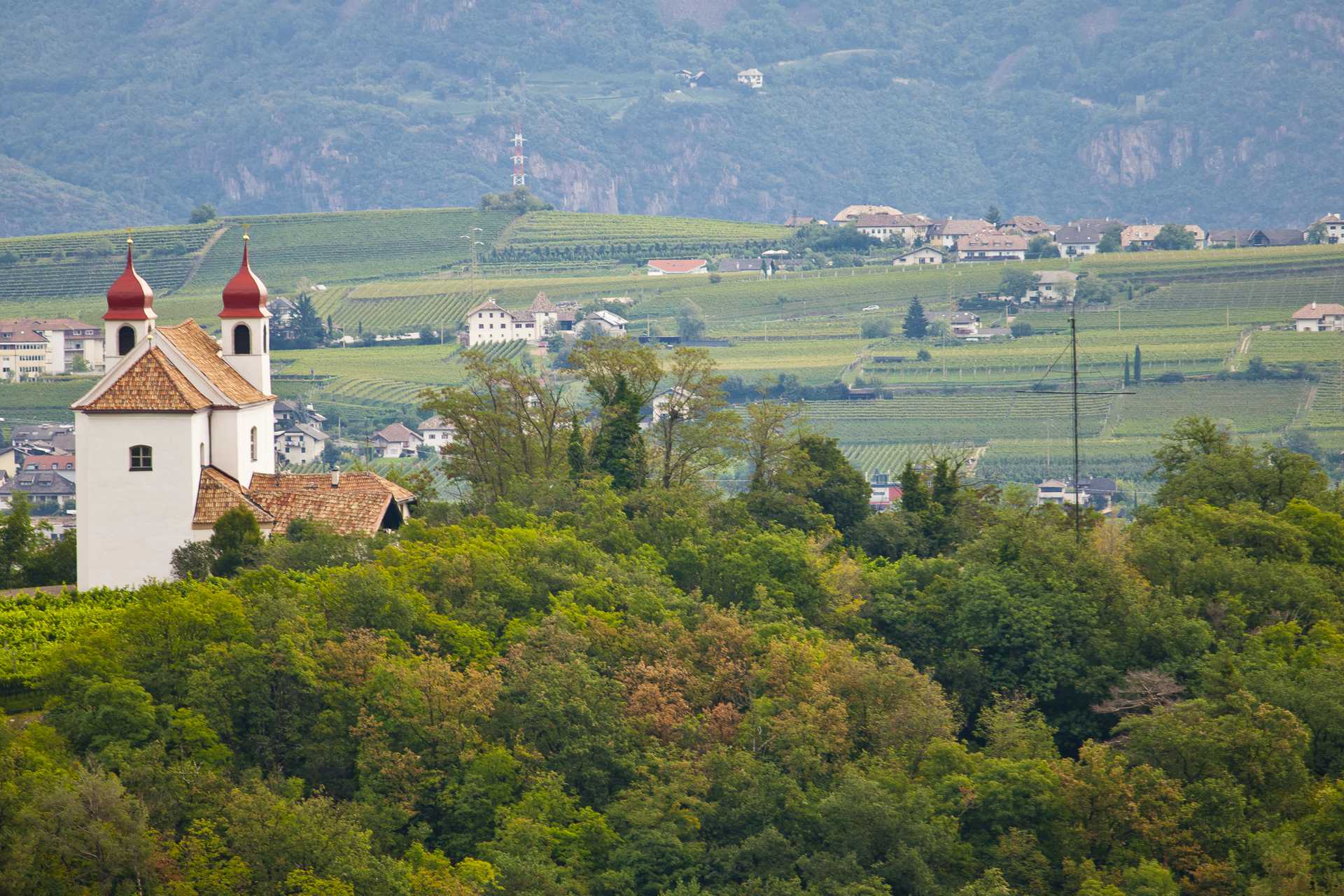 Church "Gleifkirche" with a view of Cornaiano