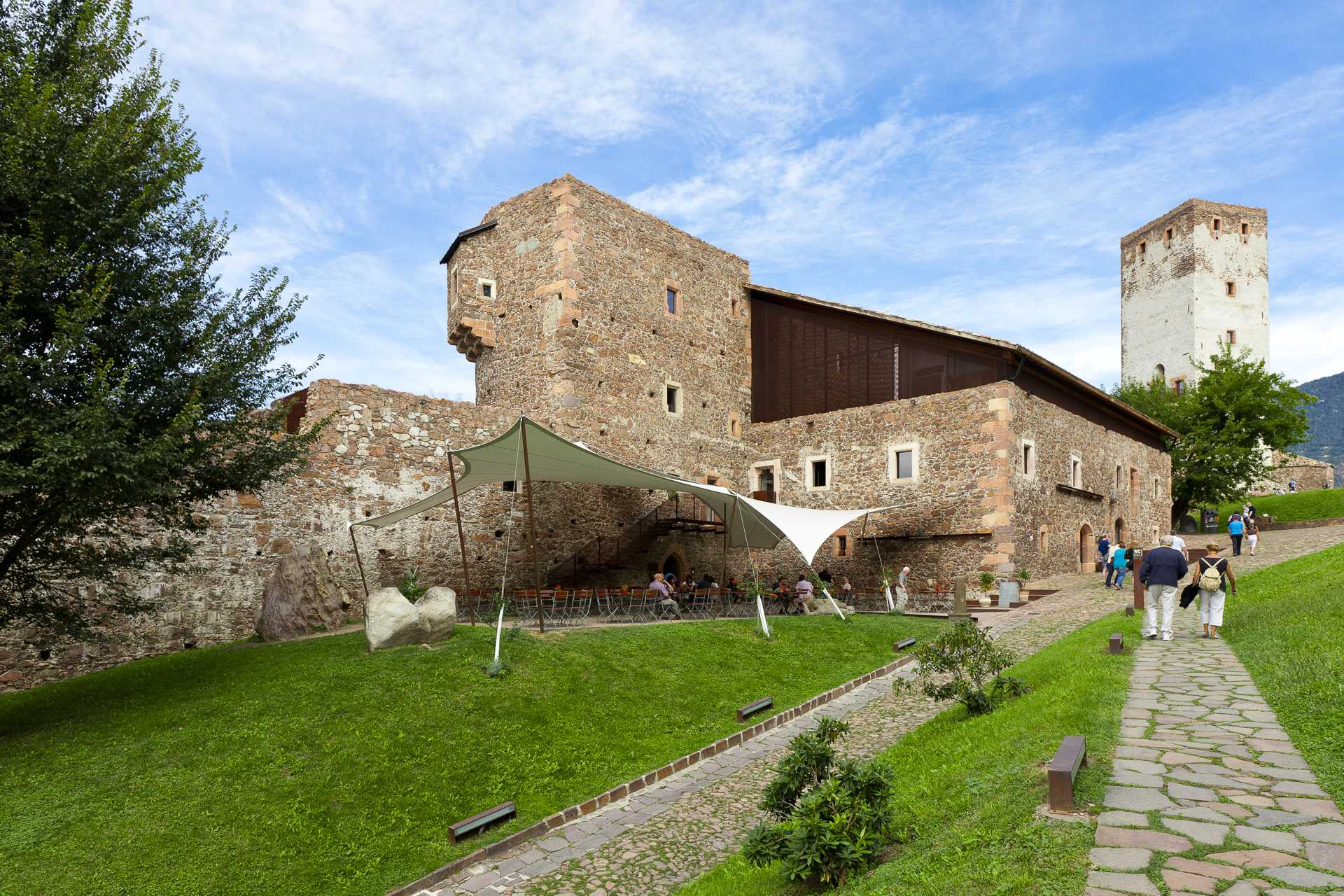 Innenhof vom Schloss Sigmundskron