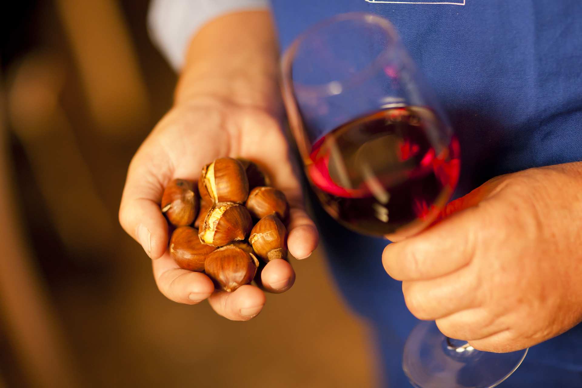 New wine (Suser) and roasted chestnuts – an essential part of the traditional Törggelen tradition