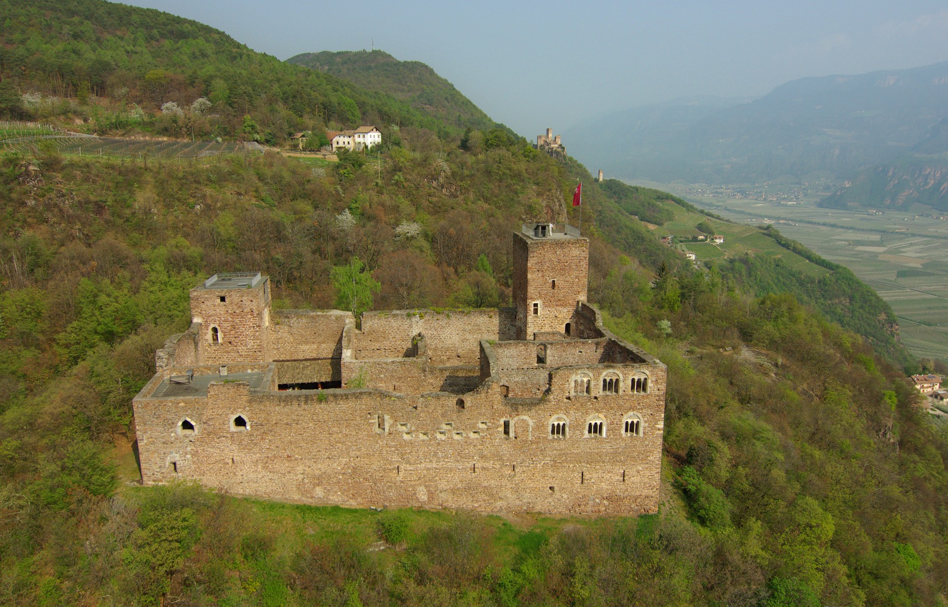 Boymont Castle ruins; in the background Hocheppan Castle and the Chalk Tower
