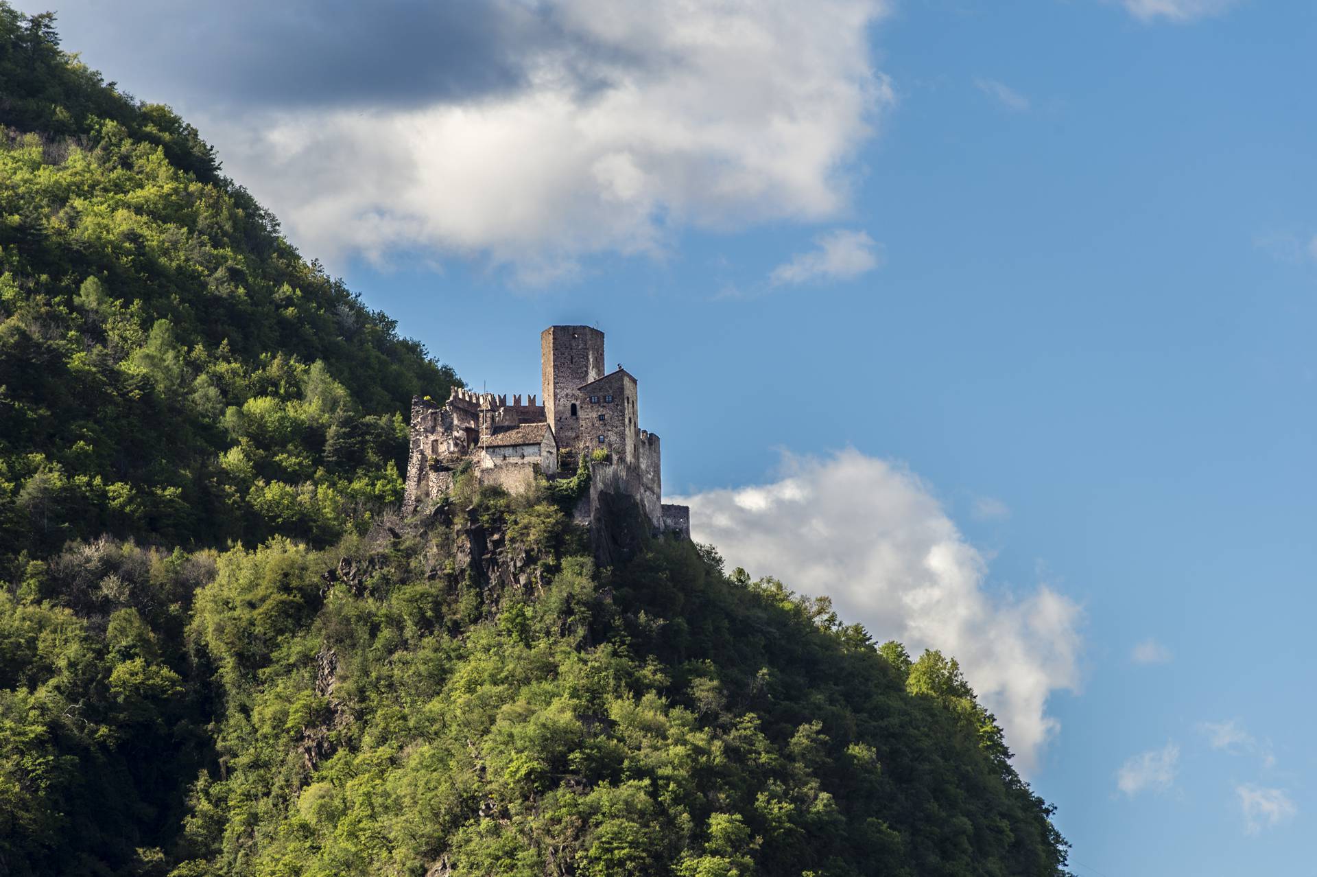 Schloss Hocheppan: es gibt viele Ansitze und Schlösser in Eppan