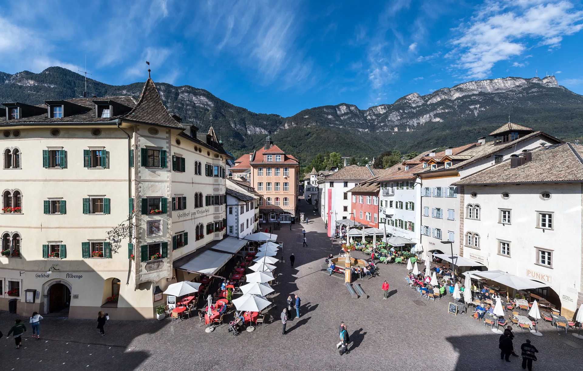 Piazza del mercato di Caldaro
