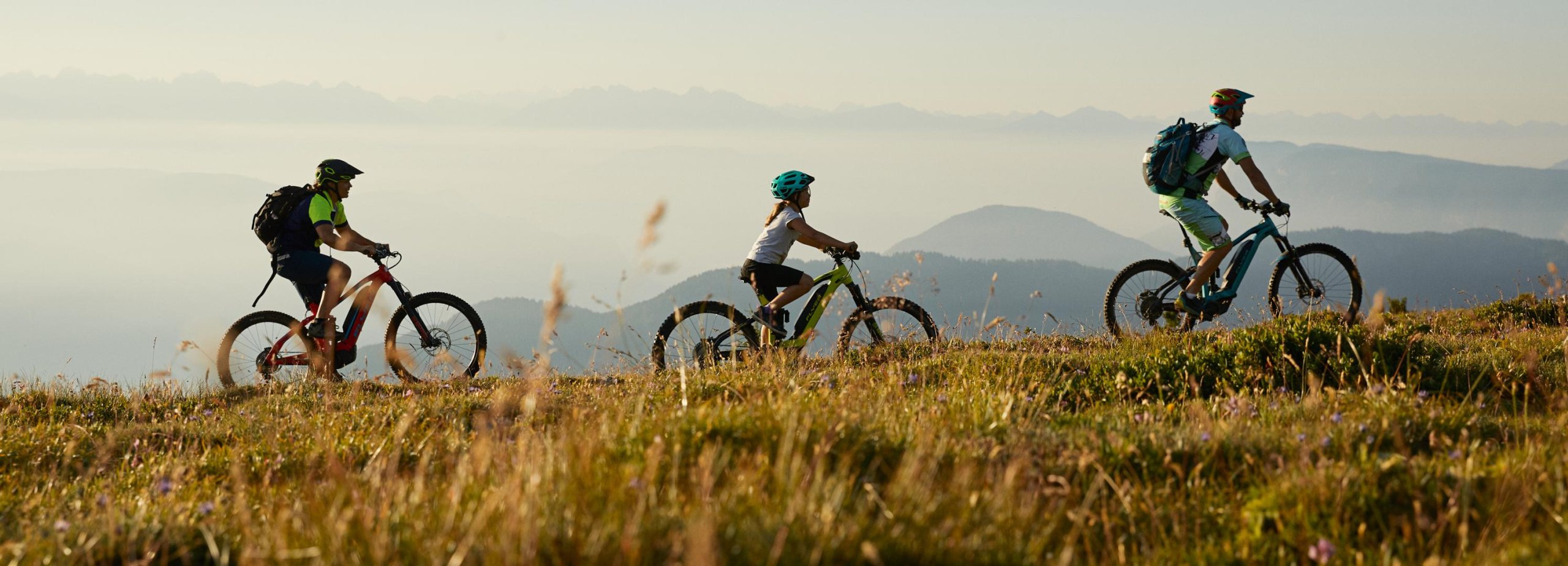 3 Radfahrer bei einer Bergtour