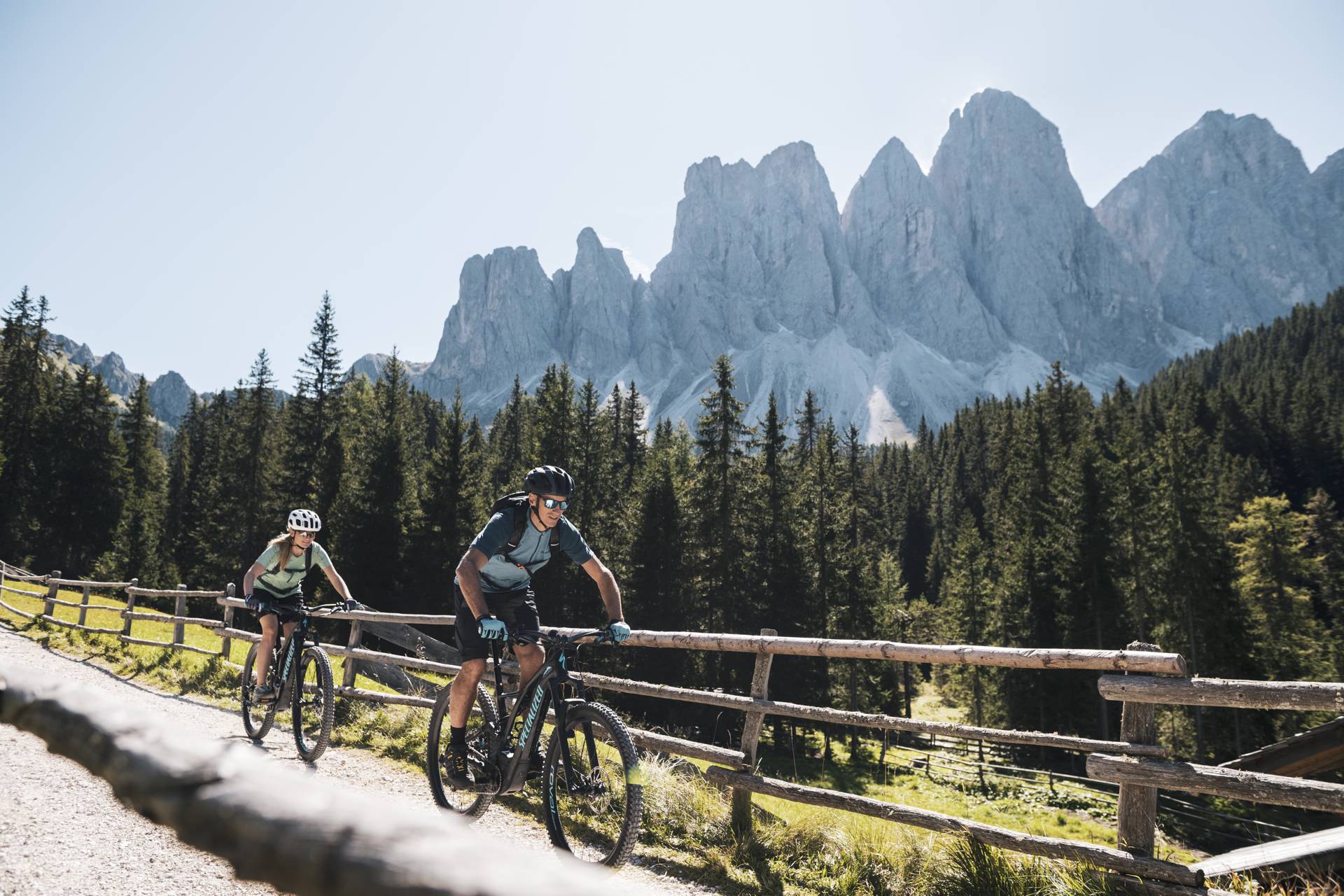 Mountain bike tour with views of the Geisler peaks