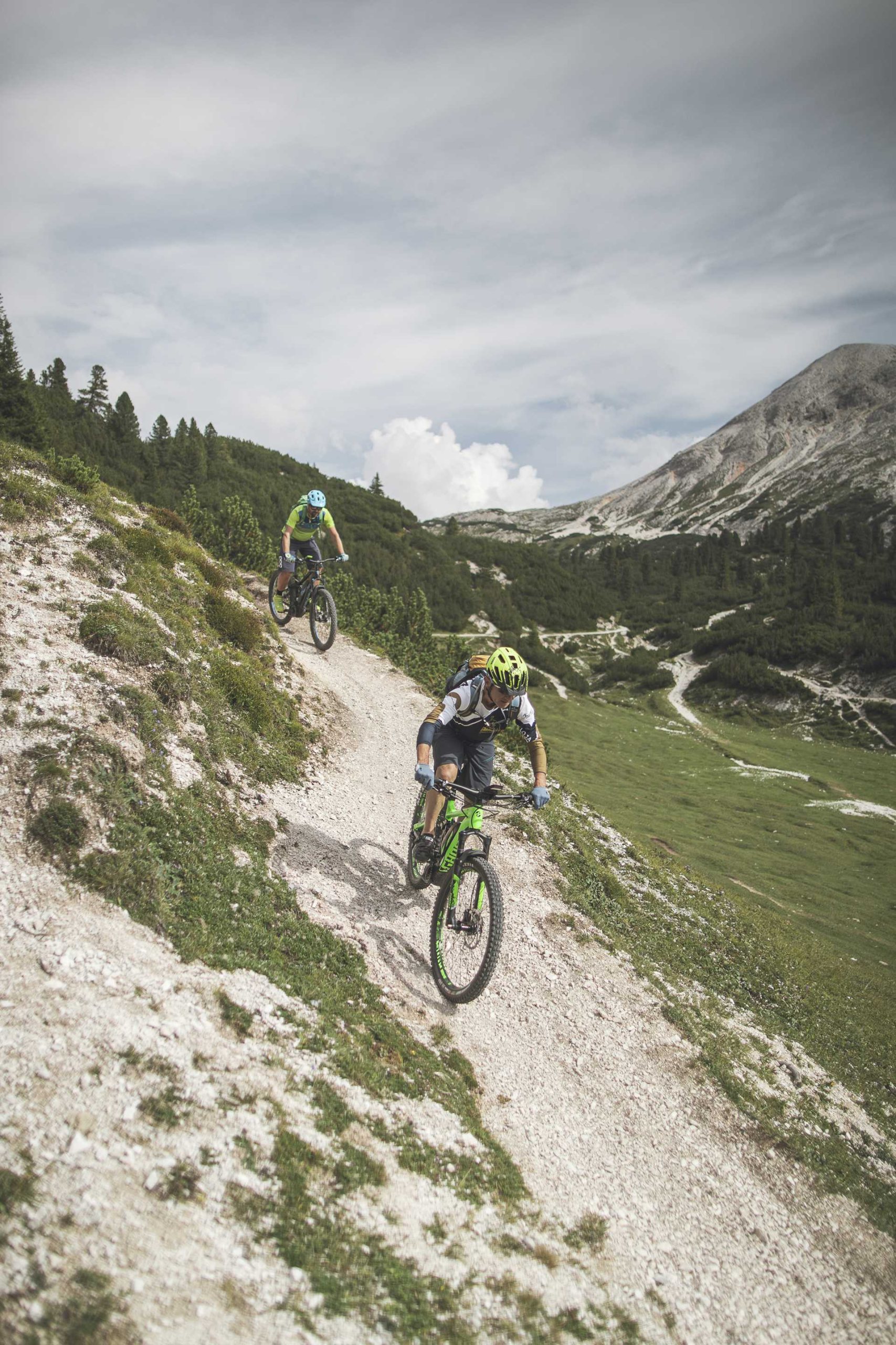 Downhill mit dem Mountainbike macht Spass