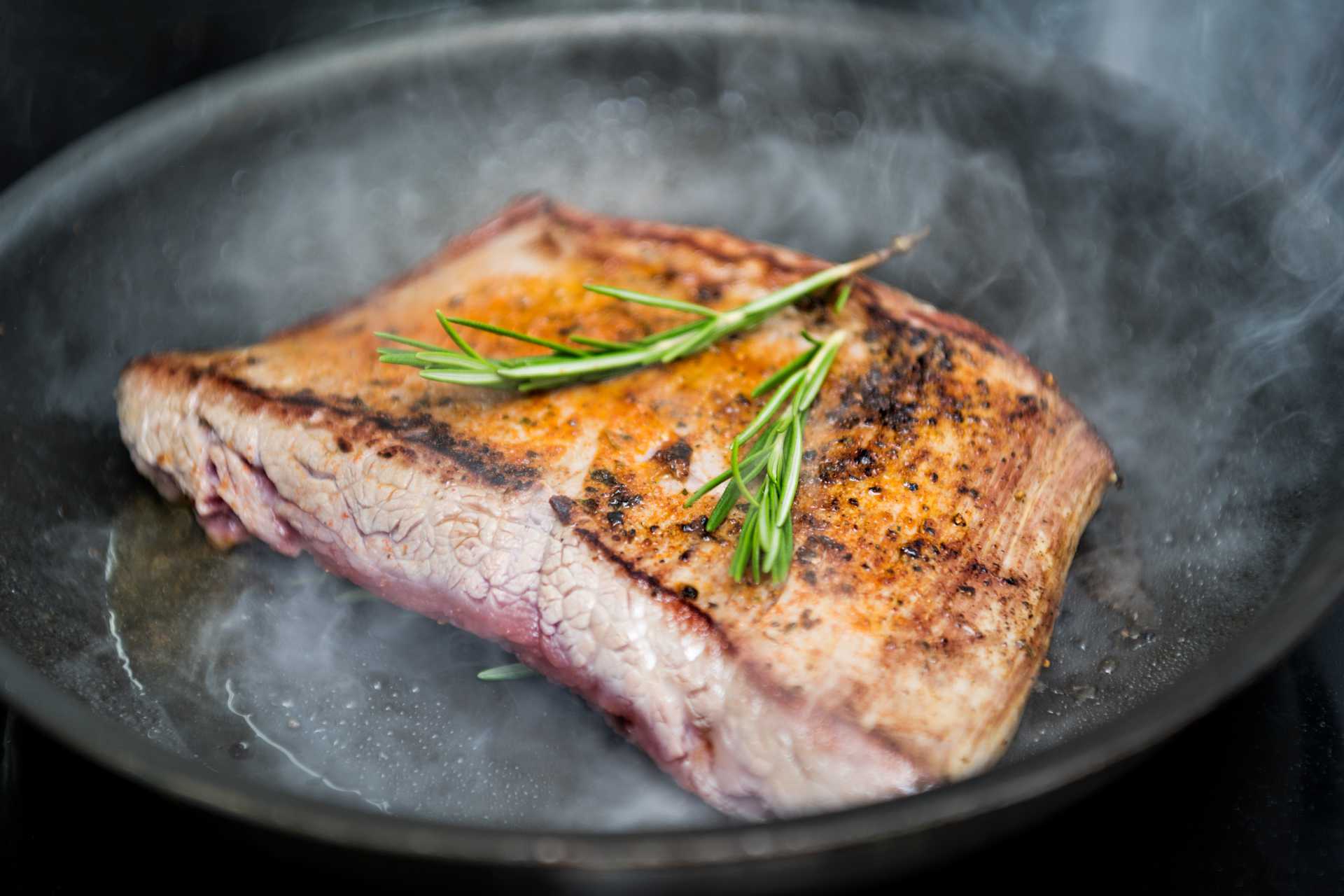 Fleisch in der Pfanne anbraten