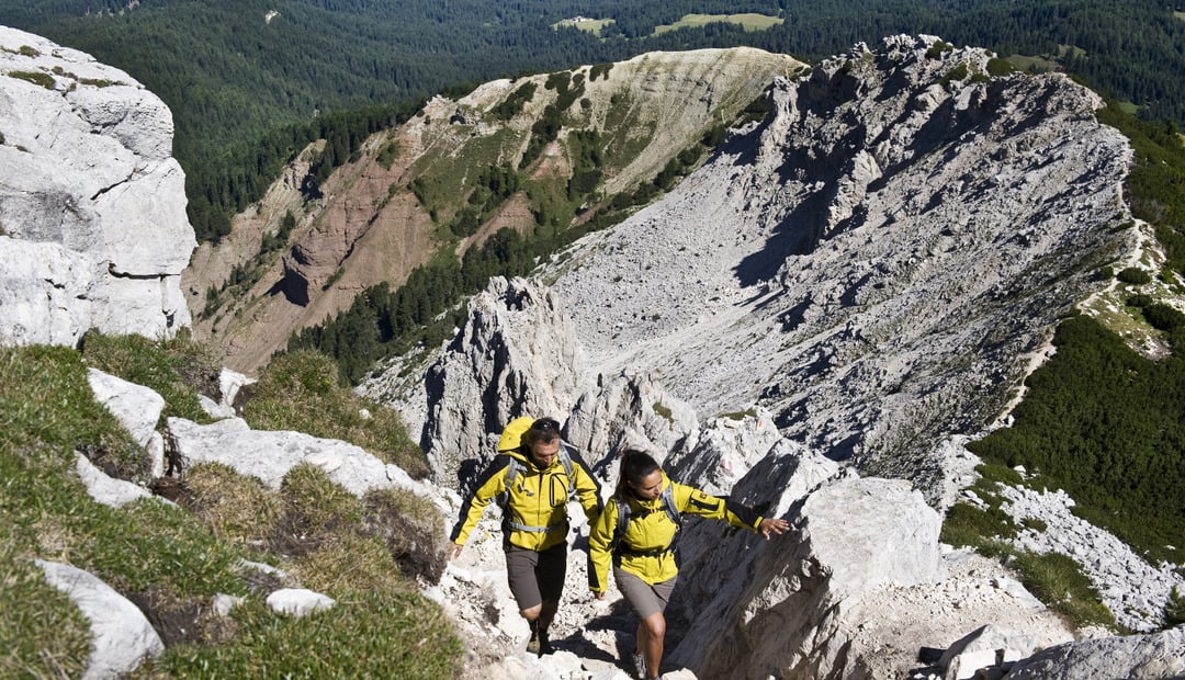 2 mountaineers ascending to the summit